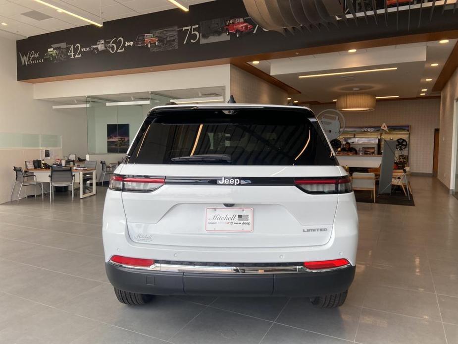 new 2024 Jeep Grand Cherokee car, priced at $44,214