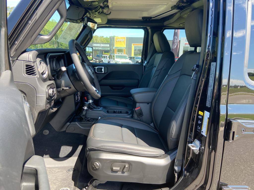 new 2025 Jeep Wrangler car, priced at $54,558