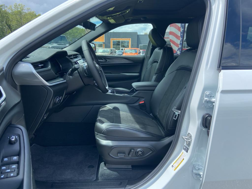 new 2025 Jeep Grand Cherokee L car, priced at $41,239