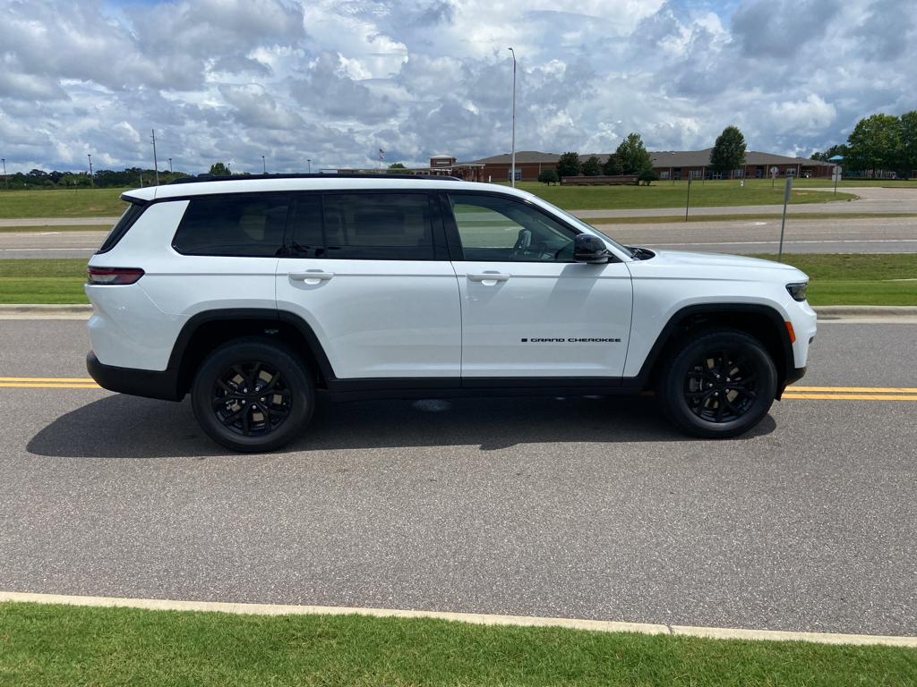 new 2025 Jeep Grand Cherokee L car, priced at $41,239