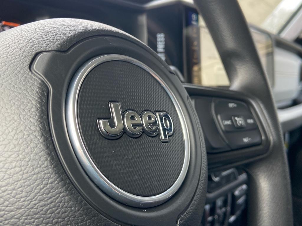 new 2025 Jeep Gladiator car, priced at $41,583