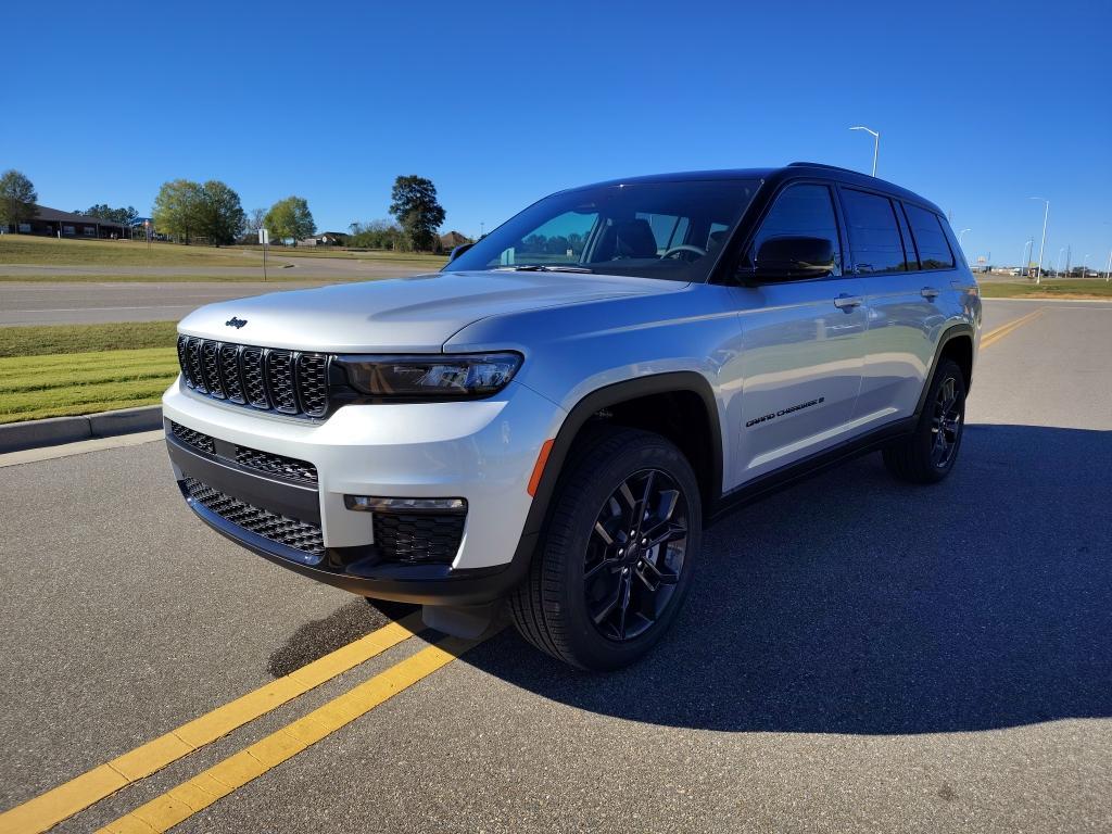new 2025 Jeep Grand Cherokee L car, priced at $49,107