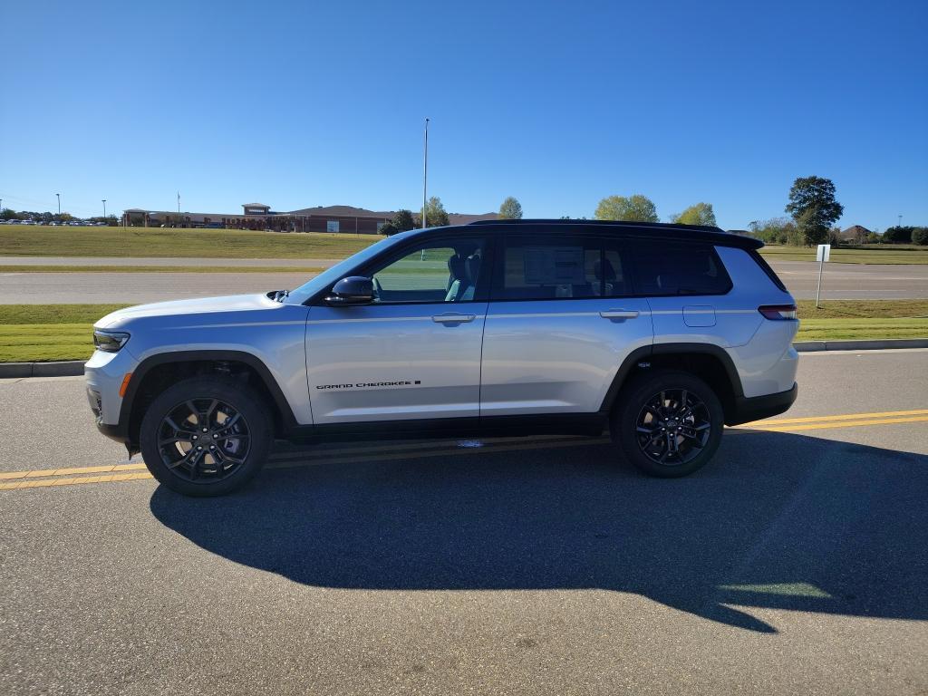 new 2025 Jeep Grand Cherokee L car, priced at $49,107
