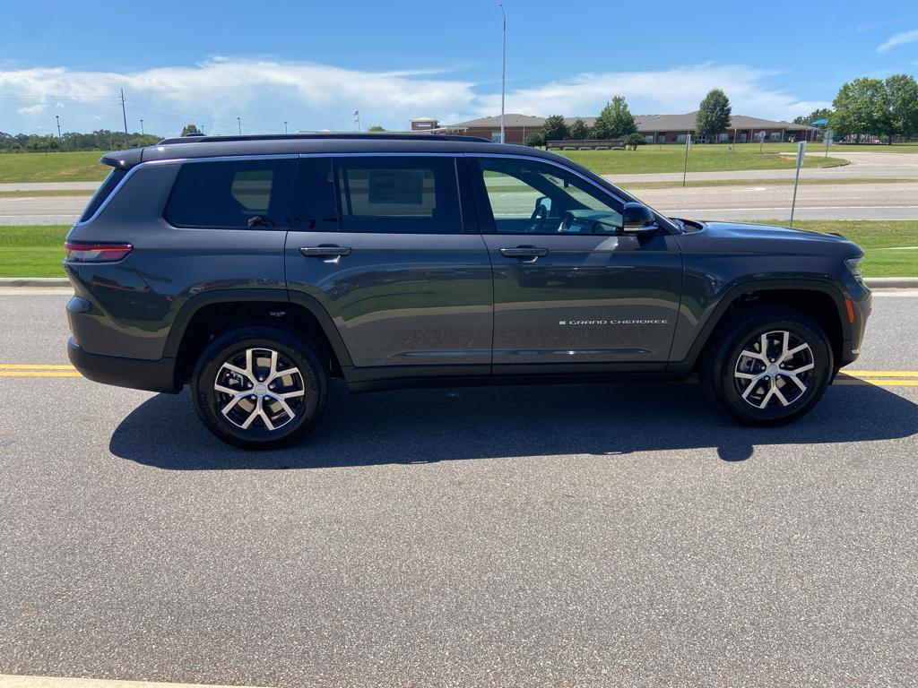 new 2025 Jeep Grand Cherokee L car, priced at $43,711