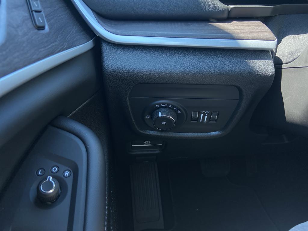 new 2025 Jeep Grand Cherokee L car, priced at $43,711