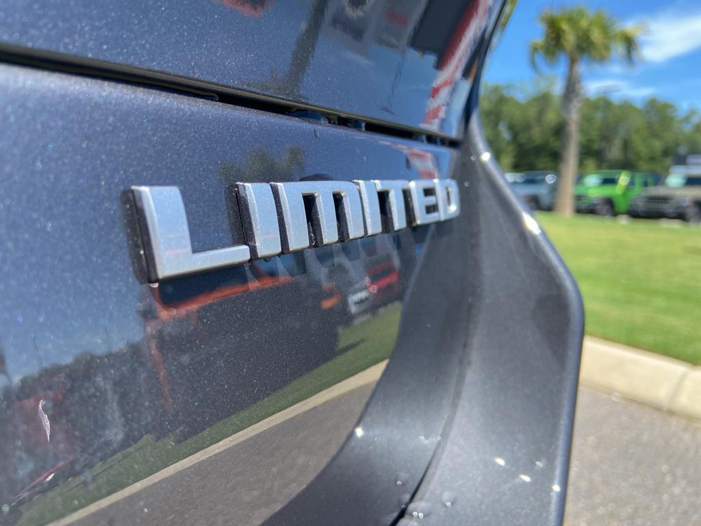 new 2025 Jeep Grand Cherokee L car, priced at $43,711