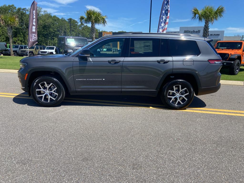 new 2025 Jeep Grand Cherokee L car, priced at $43,711