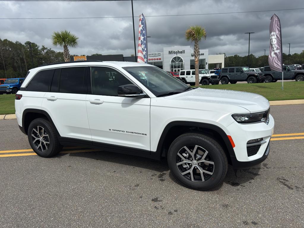 new 2025 Jeep Grand Cherokee car, priced at $43,125