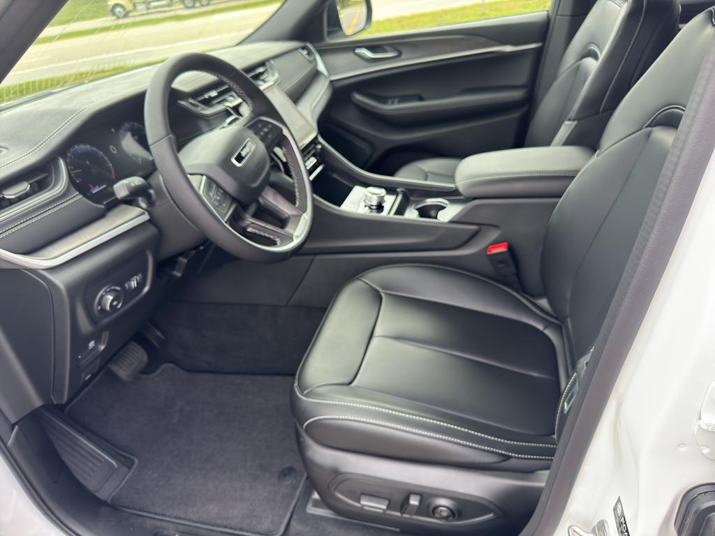 new 2025 Jeep Grand Cherokee car, priced at $43,125