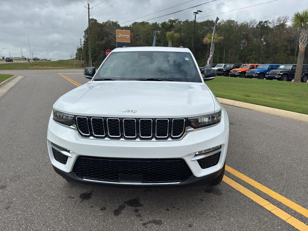 new 2025 Jeep Grand Cherokee car, priced at $43,125