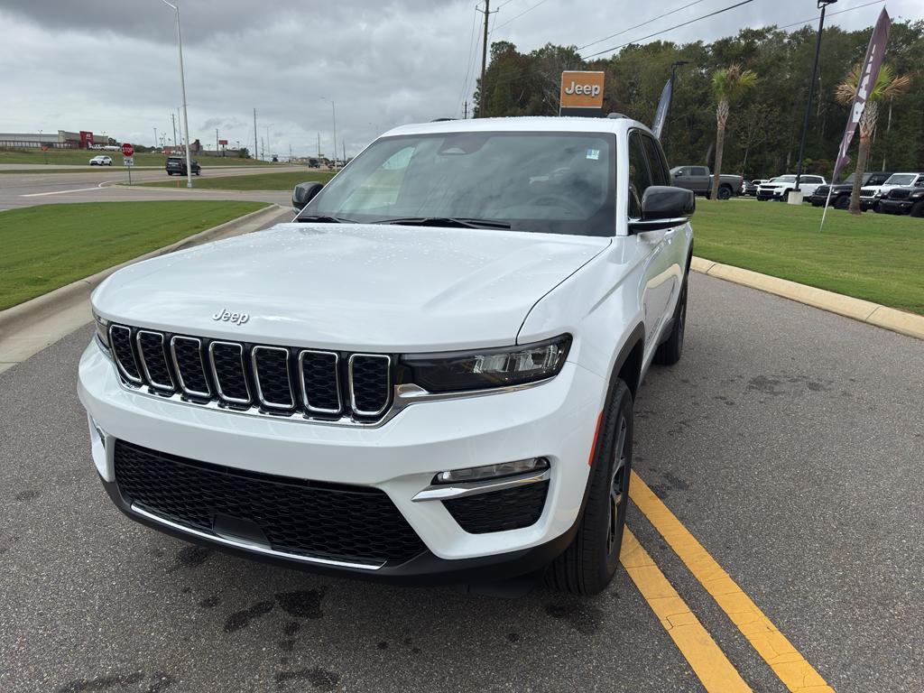 new 2025 Jeep Grand Cherokee car, priced at $43,125