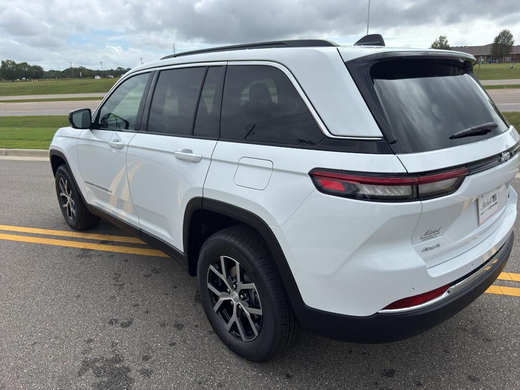 new 2025 Jeep Grand Cherokee car, priced at $43,125