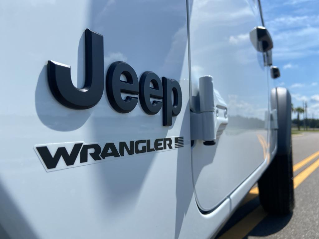new 2025 Jeep Wrangler car, priced at $42,222