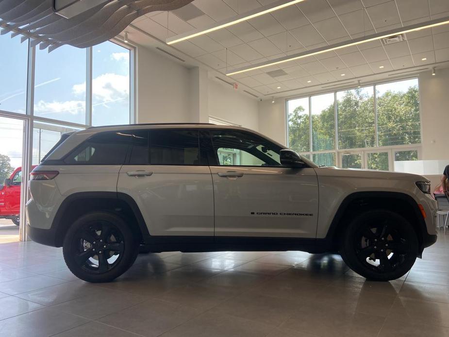 new 2024 Jeep Grand Cherokee car, priced at $43,417