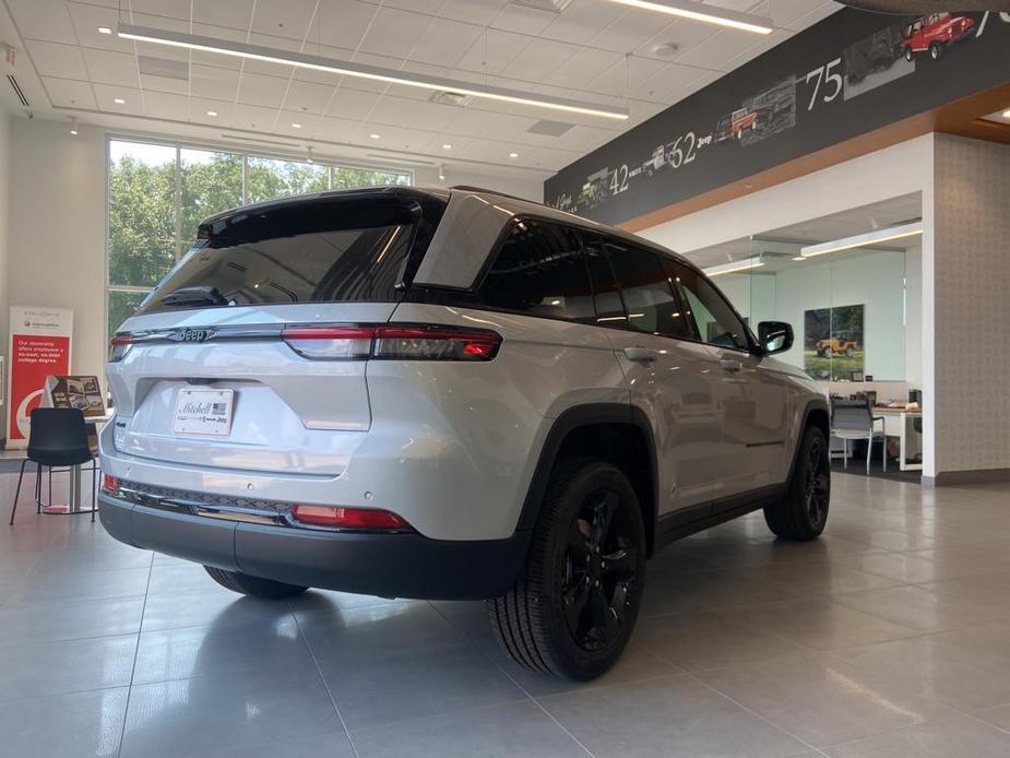 new 2024 Jeep Grand Cherokee car, priced at $43,417