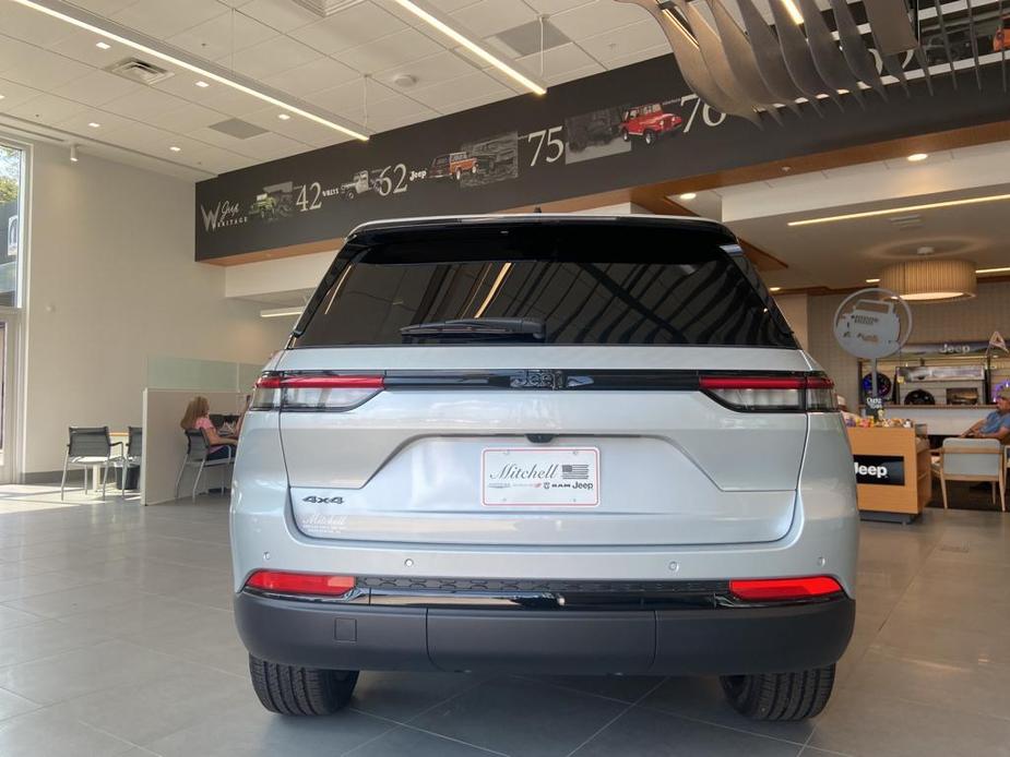 new 2024 Jeep Grand Cherokee car, priced at $43,417