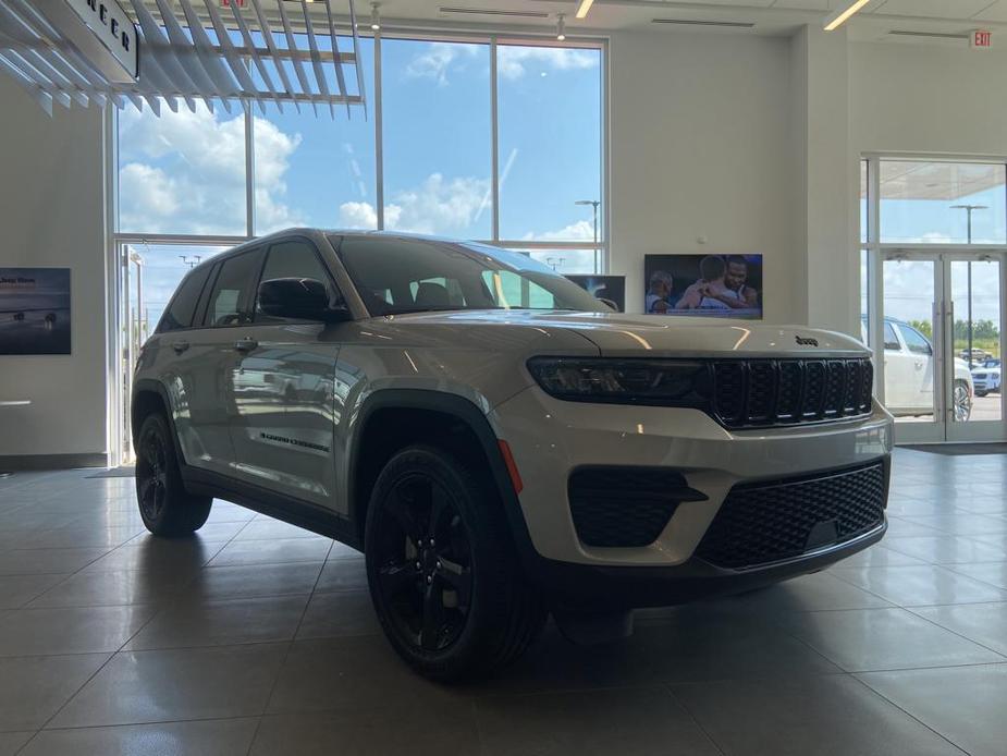 new 2024 Jeep Grand Cherokee car, priced at $43,417