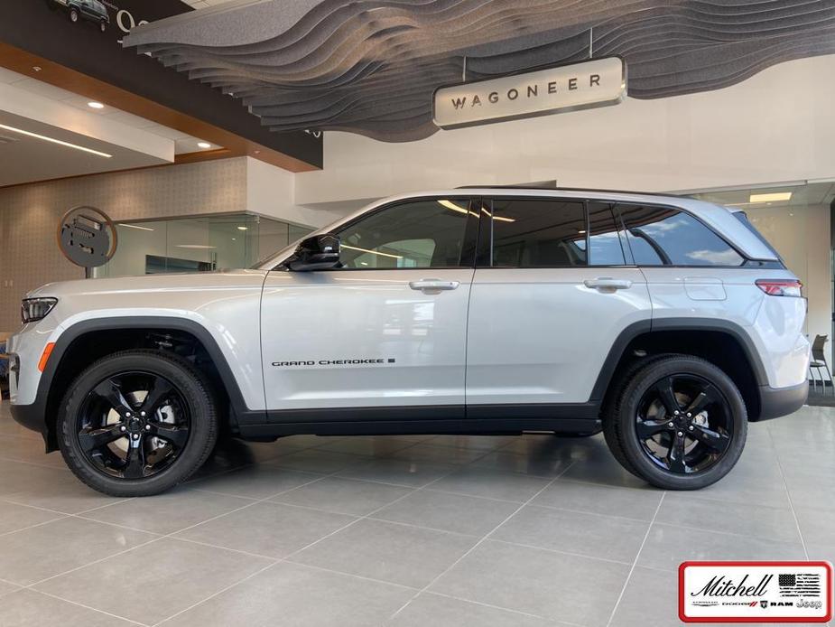 new 2024 Jeep Grand Cherokee car, priced at $43,417