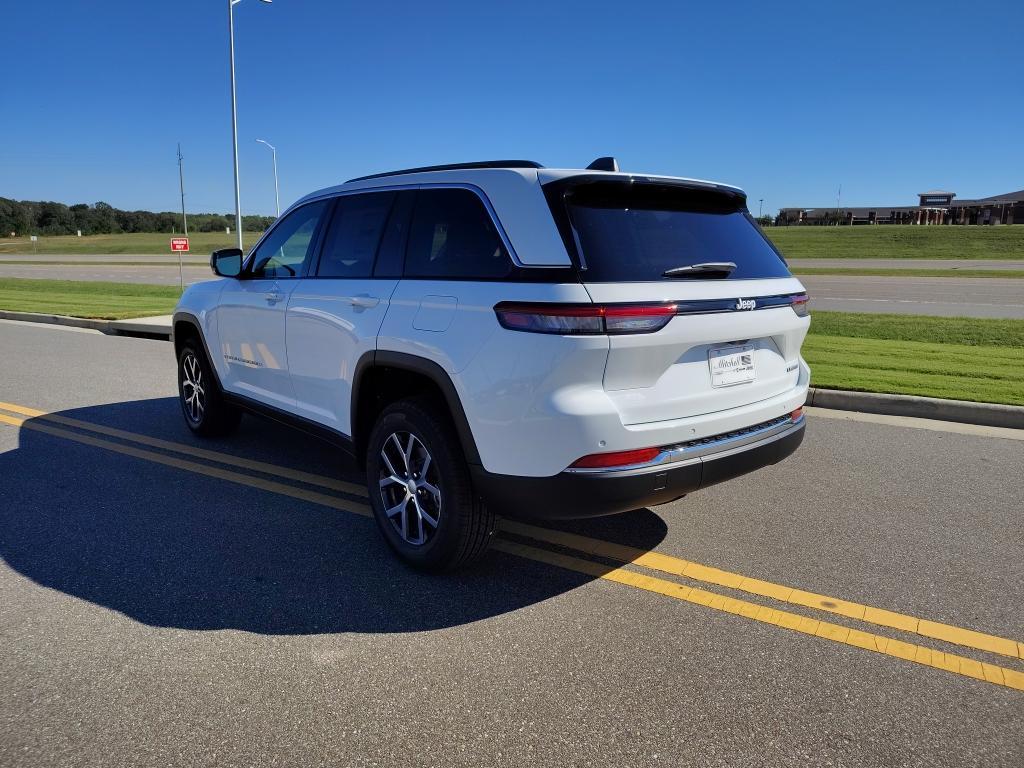 new 2025 Jeep Grand Cherokee car, priced at $40,298
