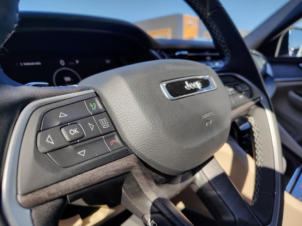 new 2025 Jeep Grand Cherokee car, priced at $40,298