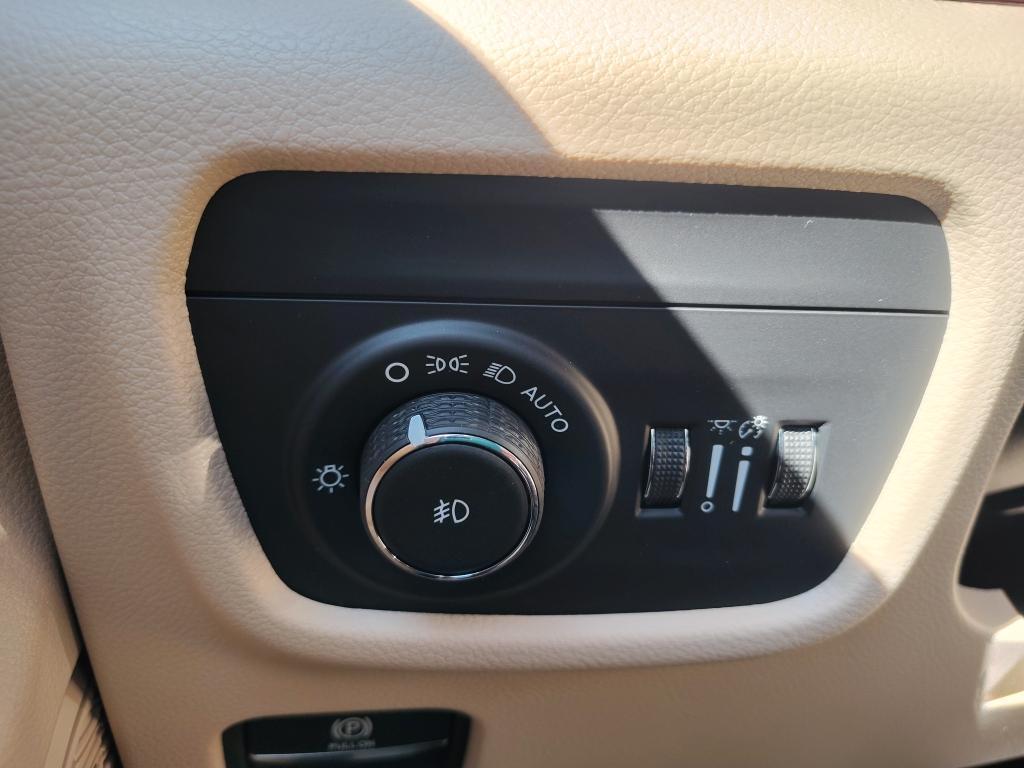 new 2025 Jeep Grand Cherokee car, priced at $40,298