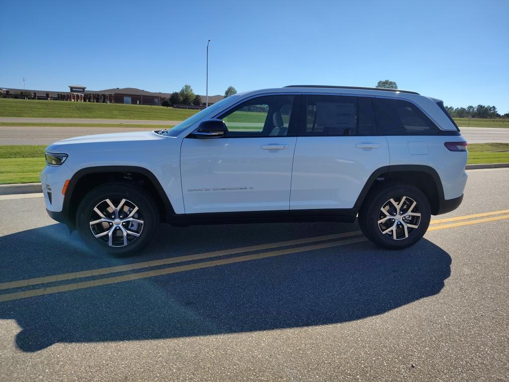 new 2025 Jeep Grand Cherokee car, priced at $40,298