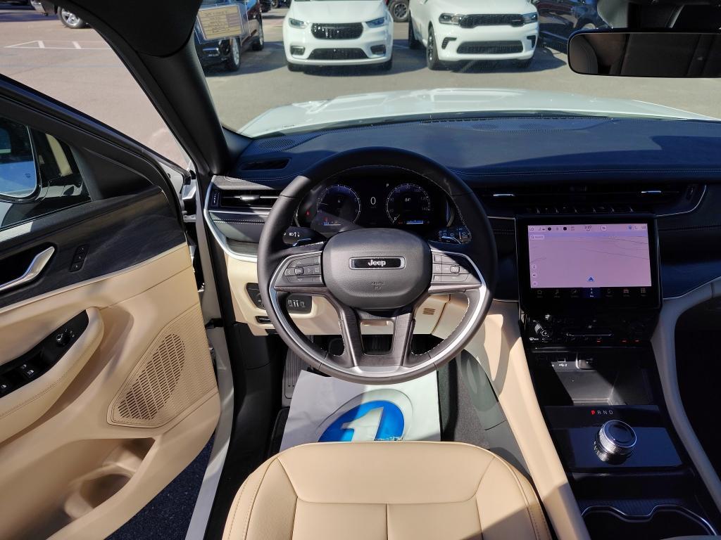 new 2025 Jeep Grand Cherokee car, priced at $40,298