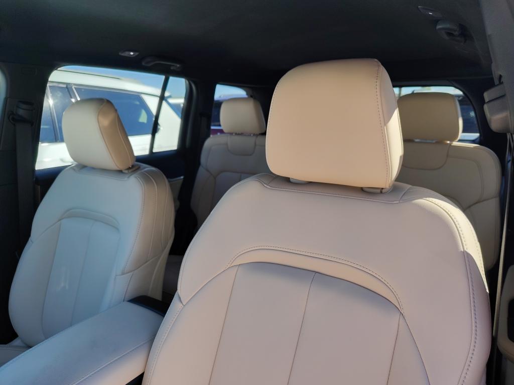 new 2025 Jeep Grand Cherokee car, priced at $40,298