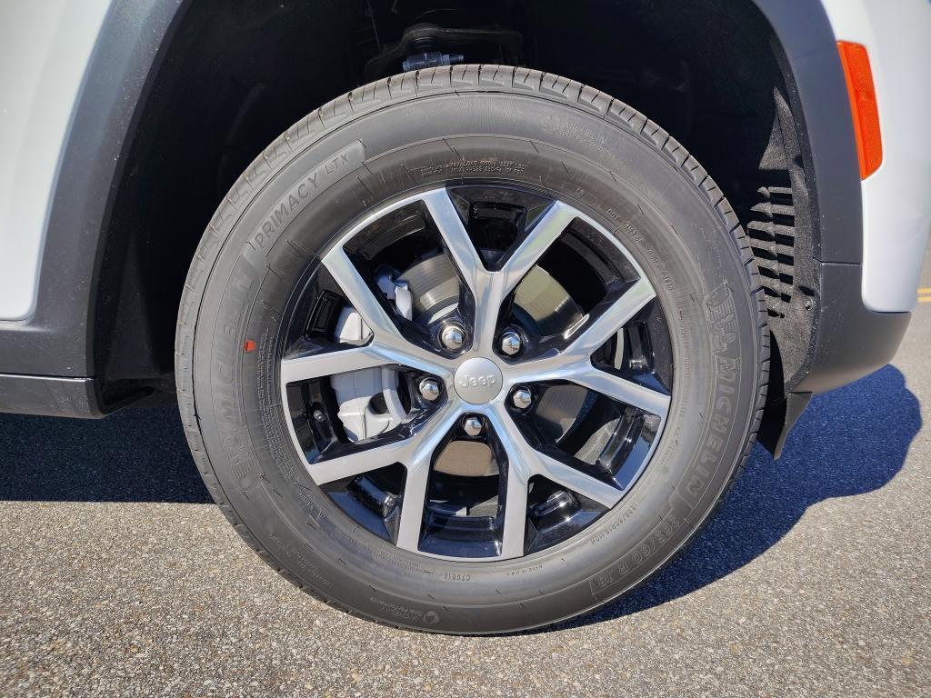 new 2025 Jeep Grand Cherokee car, priced at $40,298