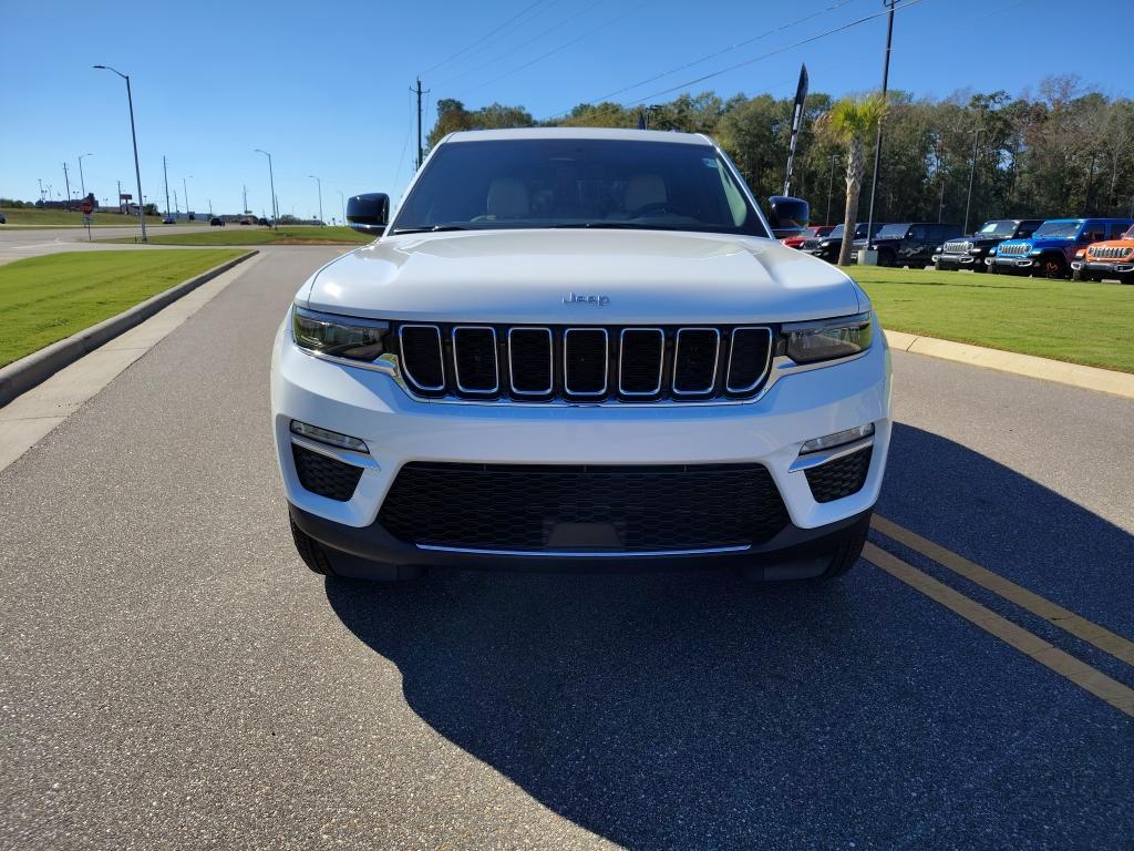 new 2025 Jeep Grand Cherokee car, priced at $40,298