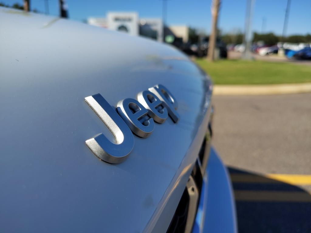 new 2025 Jeep Grand Cherokee car, priced at $40,298