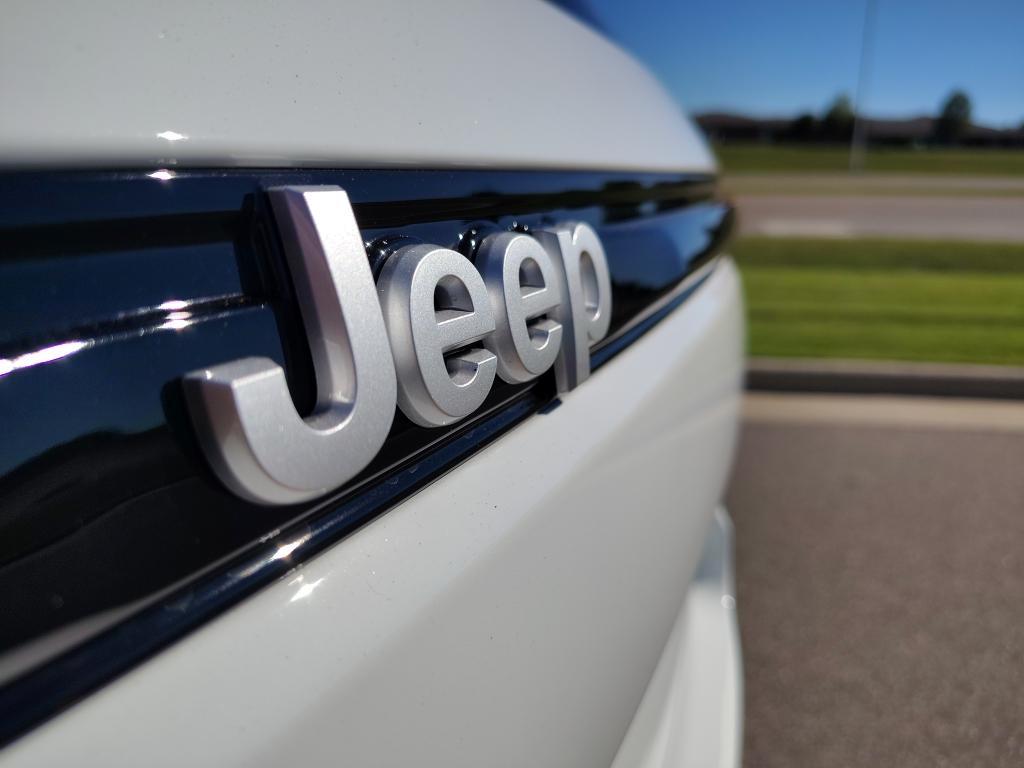 new 2025 Jeep Grand Cherokee car, priced at $40,298