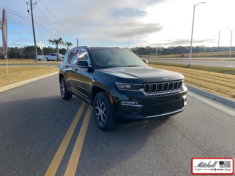 new 2025 Jeep Grand Cherokee car, priced at $45,790