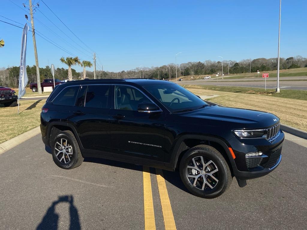 new 2025 Jeep Grand Cherokee car, priced at $42,045