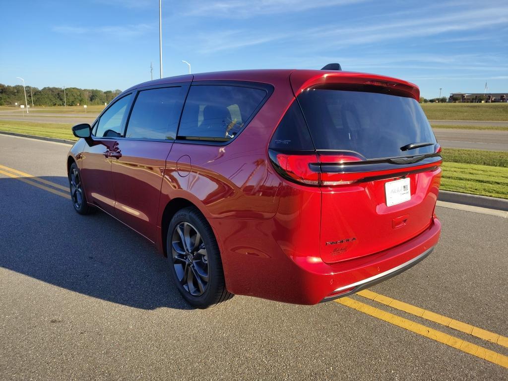 new 2026 Chrysler Pacifica car, priced at $44,378