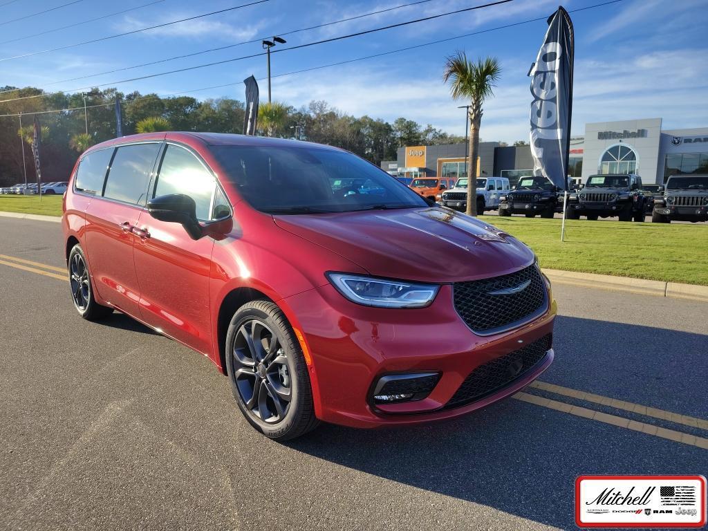 new 2026 Chrysler Pacifica car, priced at $44,378