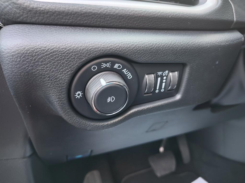 new 2026 Chrysler Pacifica car, priced at $44,378