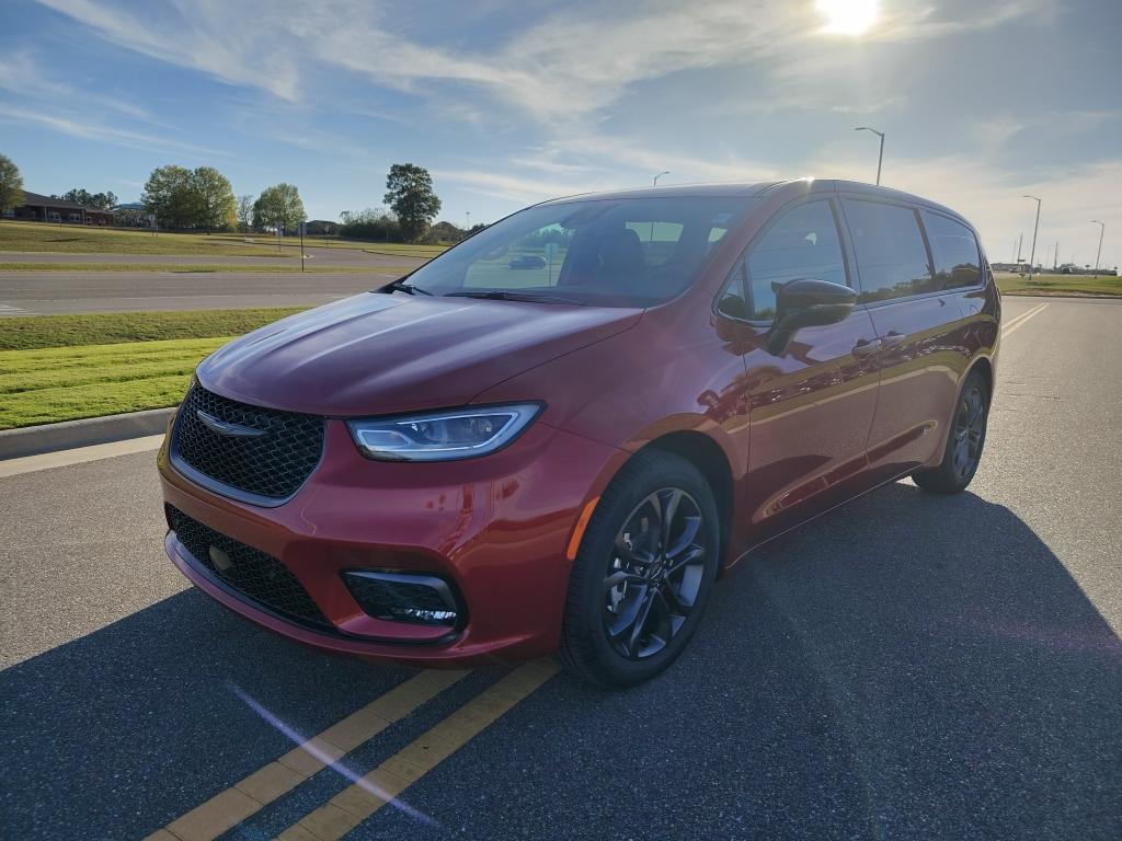 new 2026 Chrysler Pacifica car, priced at $44,378