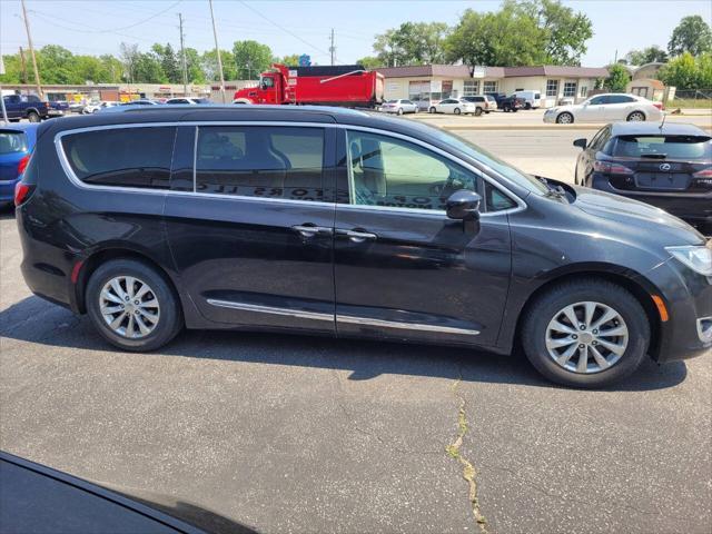 used 2019 Chrysler Pacifica car, priced at $17,400