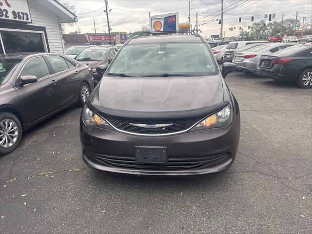 used 2017 Chrysler Pacifica car, priced at $13,622