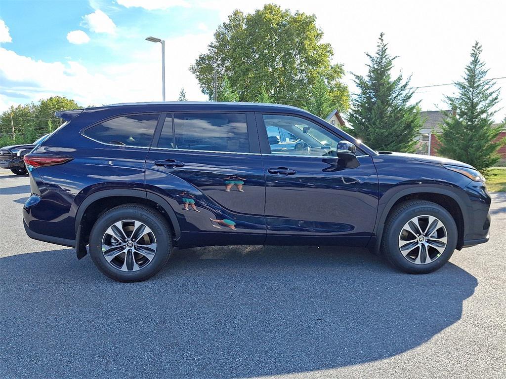 new 2025 Toyota Highlander car, priced at $48,043