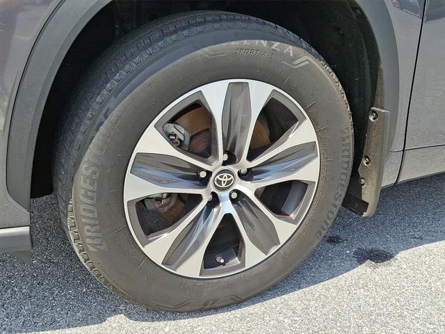 used 2023 Toyota Highlander car, priced at $37,387