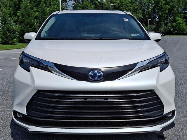 new 2025 Toyota Sienna car, priced at $51,304