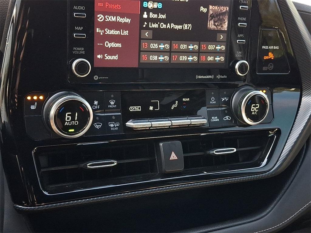 used 2021 Toyota Highlander car, priced at $33,647