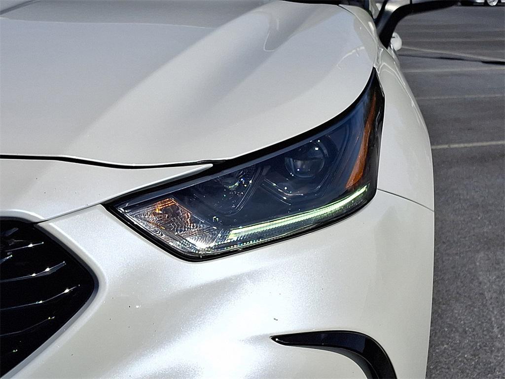 used 2021 Toyota Highlander car, priced at $33,647