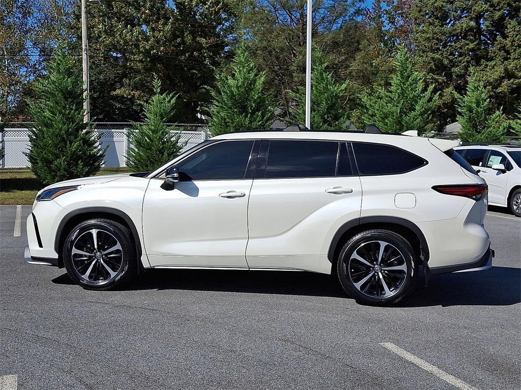 used 2021 Toyota Highlander car, priced at $33,647