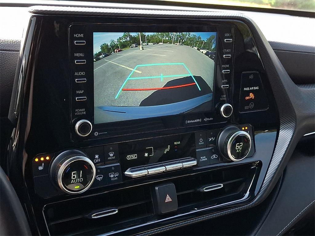 used 2021 Toyota Highlander car, priced at $33,647