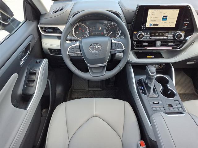 used 2024 Toyota Highlander car, priced at $45,107