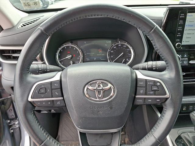 used 2022 Toyota Highlander car, priced at $38,487