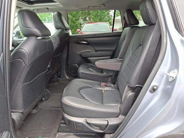 used 2022 Toyota Highlander car, priced at $38,487